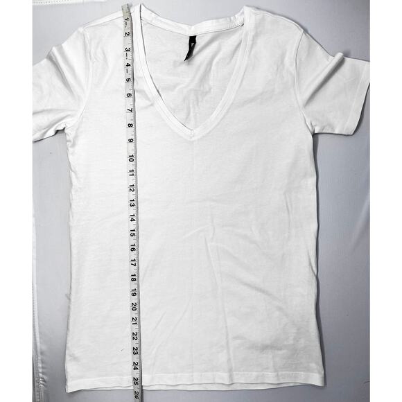 Sinsay Women's White Top V-Neck Tshirt style size S Pre-Owned in great condition - Picture 3 of 5